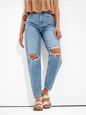American Eagle Outfitters Light Blue Distressed Mom Jeans